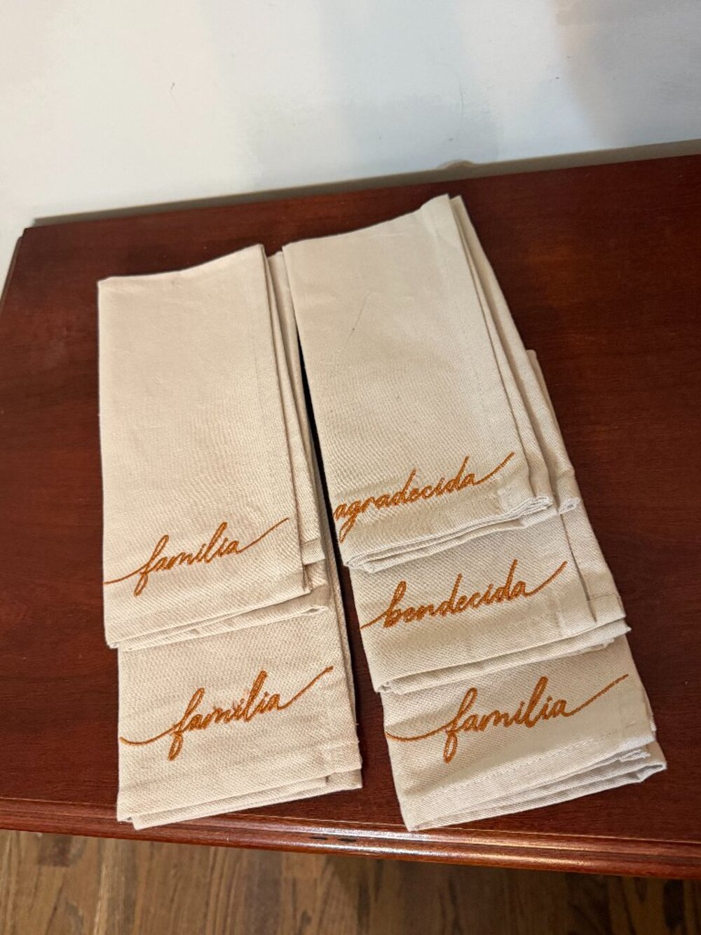 CARO Home 5-Pack Cotton Napkins Beige Embroidered Familia Thanksgiving